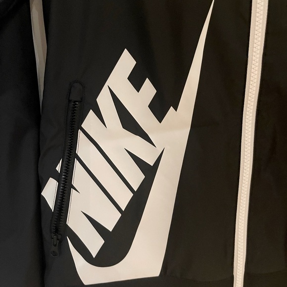 Nike Junior (L) Black & White Windbreaker Jacket - Picture 9 of 10
